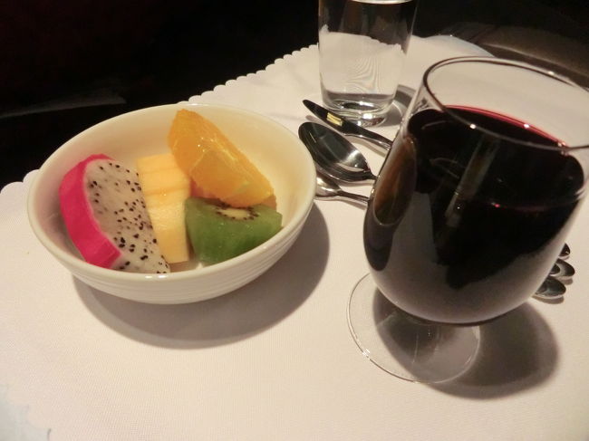 おお・・・機内でもフルーツが・・・