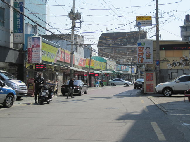 新堂洞（シンダンドン）の　通称　“トッポッキタウン”<br />ヨンソ夫婦が行った「マボンリムハルモニ・マンネアドゥルネ」<br />の意味は　マ・ボンリムおばあさんの実の末息子の店