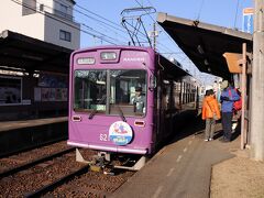 宿のある九条駅から地下鉄烏丸線に乗り、烏丸御池駅で東西線に乗り換えて太秦天神川駅へと向かう。
近くにある嵐電天神川駅から、京福嵐山本線で帷子ノ辻駅へ行き、北野線に乗り換えて龍安寺駅で下車した。