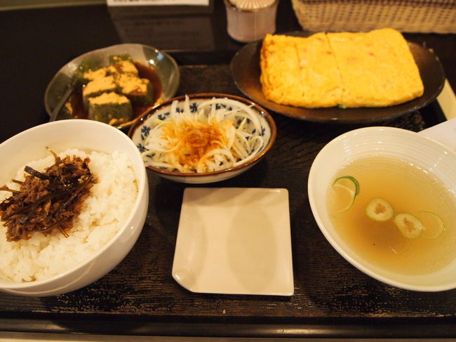 一番人気の「玉子焼き御前　小江戸編」を注文。<br />想像より玉子焼きが大きい･･･。<br />フワフワで明石焼きのような感じなのですが<br />ちょっと甘め。<br /><br />美味しいんだけど、御飯のオカズにはちょっと･･･。かな？