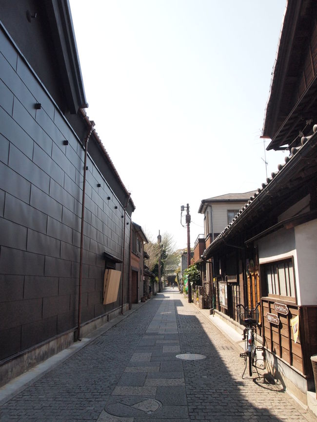 小さな路地も多くあります。<br />川越城の城下町の名残でしょうか。