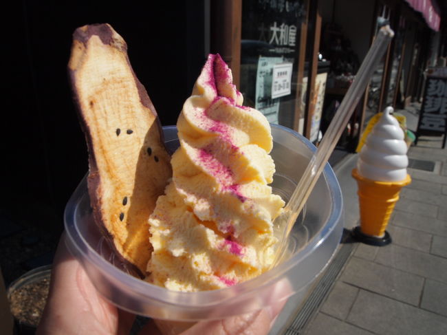 川越は「サツマイモ」でも有名。<br />喉も渇いたのでアイスを購入。<br />もちろん、サツマイモソフト。<br />イモせんべい付き。<br /><br />