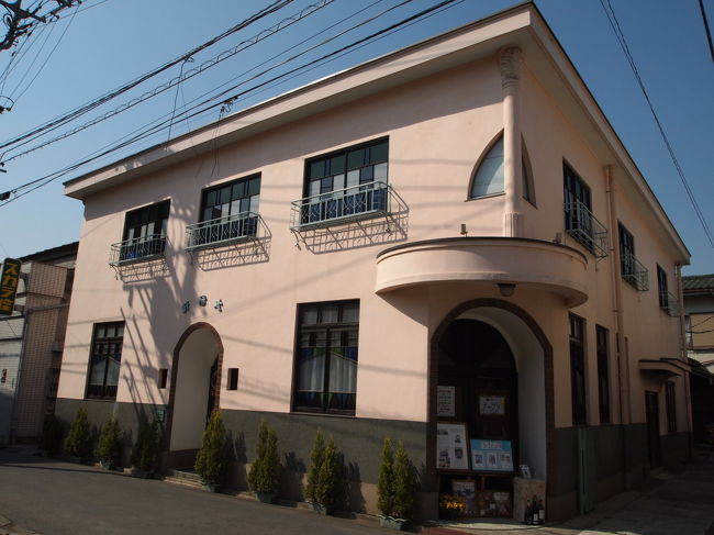 映画館のとなりの「太陽軒」は大正11年（1922）創業の<br />洋食屋さんです。<br /><br />洋食屋さんって響き、なんか好きだなぁ。<br />ここも今度行ってみたいな〜。