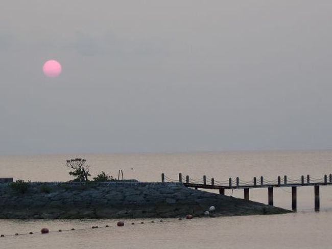 ＝( ・＿・;)⇒ アレ?<br />太陽が消えていく。<br /><br />|||||／(￣ロ￣;)\||||||| まじ〜〜?<br /><br />雲が出てきて太陽さんは雲の中に消えていきました。<br /><br />テンション一気に急降下。。。。。。<br />諦めきれずしばらくその場に立ちつくしてたけど、色も全くでないと判断。あきらめてホテルに帰りました。<br /><br />。。。。(( T_T)トボトボ