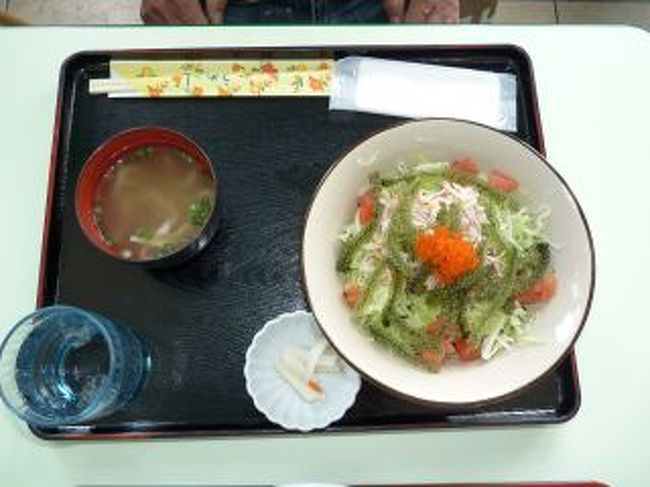 お昼はうみぶどう丼をチョイス。<br />ぷちぷち感がたまらなく美味しかった。