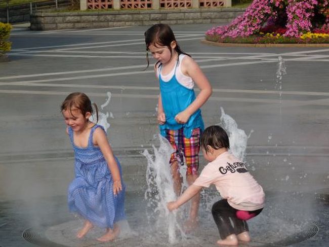 公園の中で出合ったかわいい外国の子供たち。<br />めっちゃかわいくて写真撮らせてもらいました。<br />盗撮ではありませんから〜！！