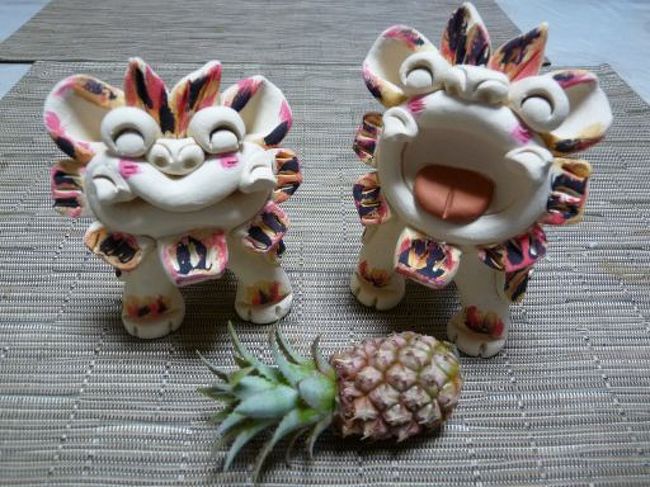 私へのお土産のシーサーです。ミニパイナップルはお店の人からいただきました。<br />今回の沖縄でシーサーがどうしても欲しかったので手に入れた時は超うれしかった！<br /><br />では今回の旅行記はこれでおわります。<br />長くなってごめんなさいね。