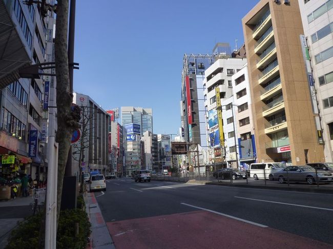 翌朝東京に到着しました。今回の仕事場は神田・小川町あたりなので、仕事の合間に街を歩いてみることにします。