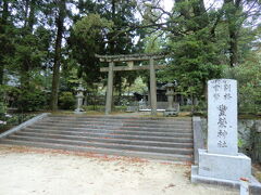 それから来た道引き返して、菜香亭に隣接する、野田神社、豊栄神社へ。
豊栄神社は毛利元就を祀ってます。
