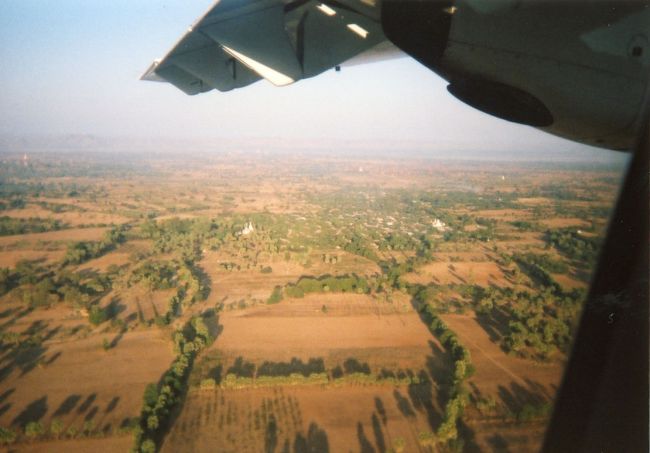 パガン空港着陸前①。