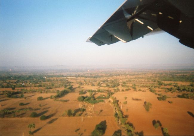 パガン空港着陸直前。