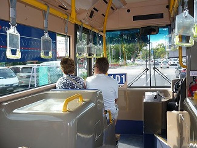 バスによって古いの新しいのいろいろで、この日は新しいタイプでした。