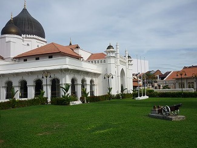 コムタで降りて少し歩いたら回教寺院。カリピンタンクリンモスク
