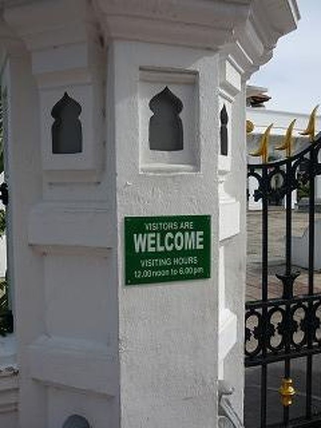 WELCOMEって開館時間やけれど・・閉ってるー。<br />なんでやねん！