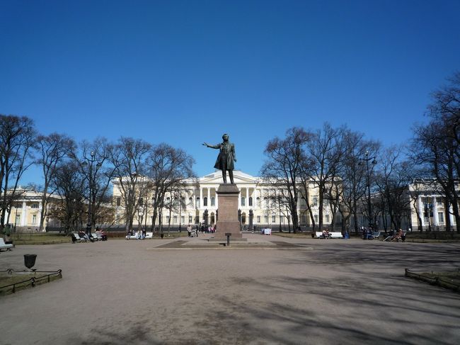 正面から見るとこうだ！<br />写真には写ってませんが、私も手を広げて真似をしてみた。<br /><br />ヘンな外人と思われたに違いない……！