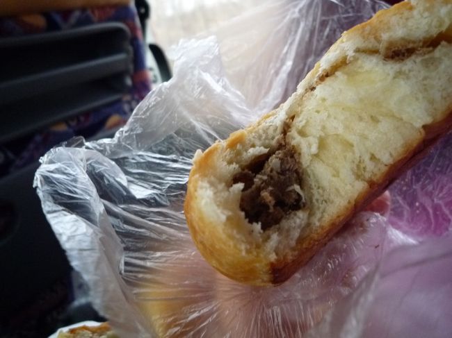 あまりにお腹が減ってきたのでピロシキを食す！<br /><br />いろんな種類があるんですね、ピロシキって。<br /><br /><br />何種類か食べたけどどれもこれも美味かった！