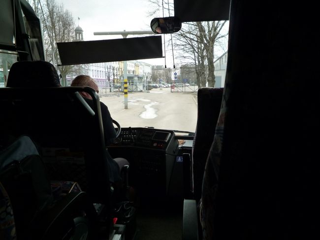 エストニアの入国審査待ち中。<br /><br /><br />タリンまでまだ４時間以上だ。<br /><br /><br />まだ半分も残ってる。。。<br />