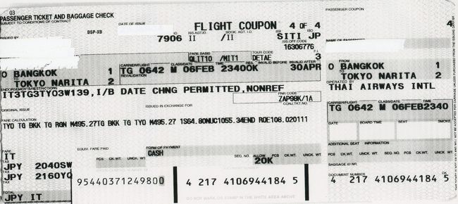 日本へ帰国するために流しのタクシーでバンコク空港へ。タクシー代800バーツ取られました・・・。（ガイドさんの話では、バンコク市内から空港まで通常なら400バーツだと聞きました。）<br /><br />※画像はバンコク⇒成田のTG642便の航空券。