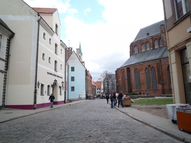 日曜日だったので人通りが少ない。