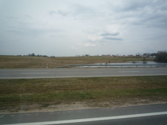 こういう景色がずっと続いてる。<br /><br />４時間半のうちほとんどがこんな景色。<br /><br />もちろん街も通りますが。