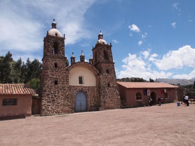 クスコ ⇒ アンダワイリーヤス ⇒ ラクチ ⇒ シクアーニ　⇒ ラ・ラーヤ ⇒ プーノ<br />てな感じで進みます。<br /><br />