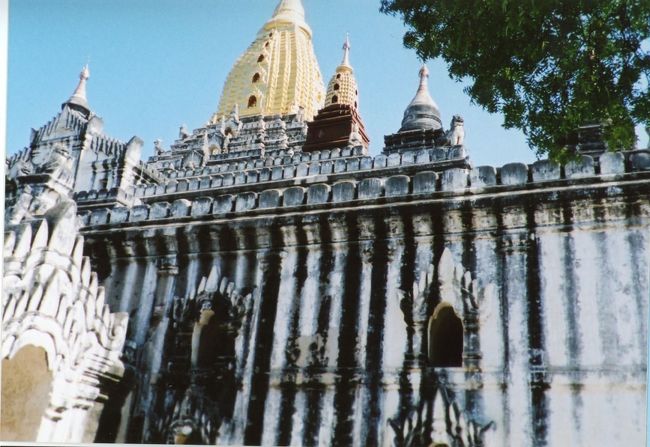 アーナンダー寺院。