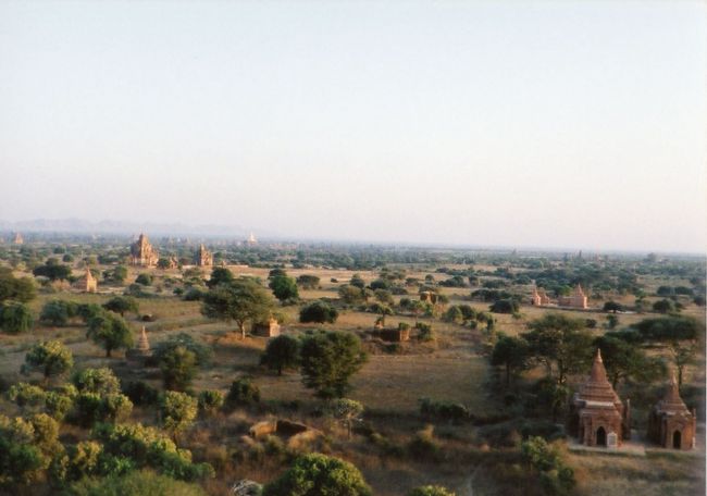 シュエサンドーパゴダから見るパガンの景色①。