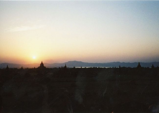 シュエサンドーパゴダから見るパガンの夕日②。
