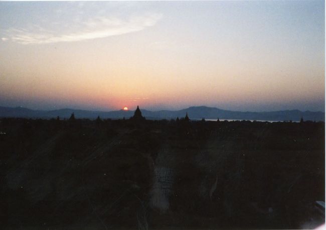 シュエサンドーパゴダから見るパガンの夕日④。