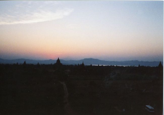 シュエサンドーパゴダから見るパガンの夕日⑤。