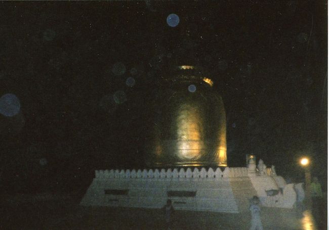 エーヤワディー川沿いのブーパヤー・パゴダ。<br />パガン遺跡巡り１日目を終えました。