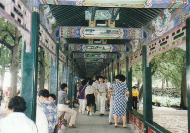 <br />彩色の美しい長廊。<br />まわりの木々とマッチしてとても風情があります。<br />