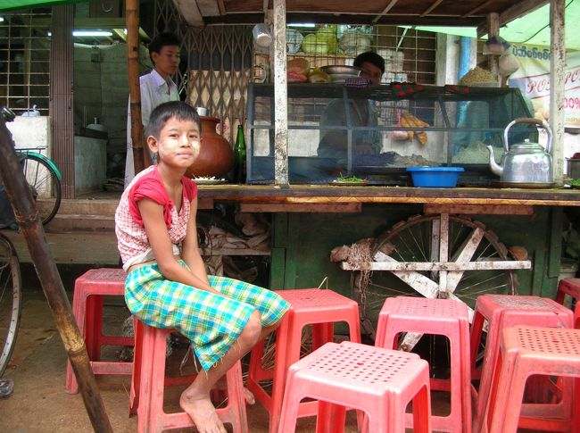 子どもも一生懸命働いてます。<br /><br />日本で仕事なんかイヤになっちゃう！<br />と考えてた自分がイヤにになっちゃう！