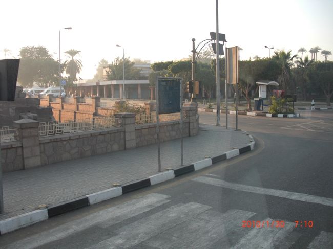 途中、いくつもの検問を通ります。<br />何もしてないけど、ちょっとドキドキします。