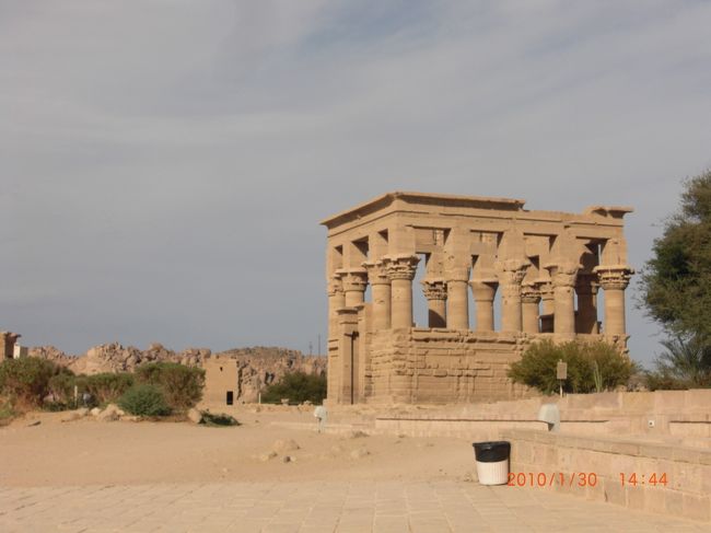 四角い小さい建物のことを、キオスクと言うらしい。<br /><br />駅のキオスクは、ここからきてるんですね<br />なるほどです。