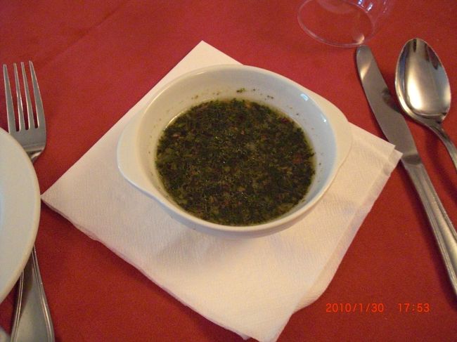 夕飯は、タジン料理ですって。 <br />添乗員さんは、エジプトではここが好きなんだそうです。 <br /><br />まずは、モロヘイヤのスープ <br /><br />モロヘイヤが入ってなかったら、美味しいのに（笑）