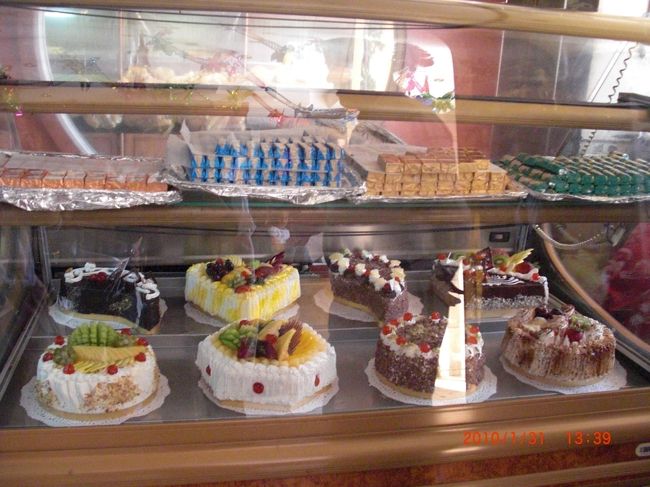 ここは、ケーキも売っていました。<br />わりと、美味しそう。
