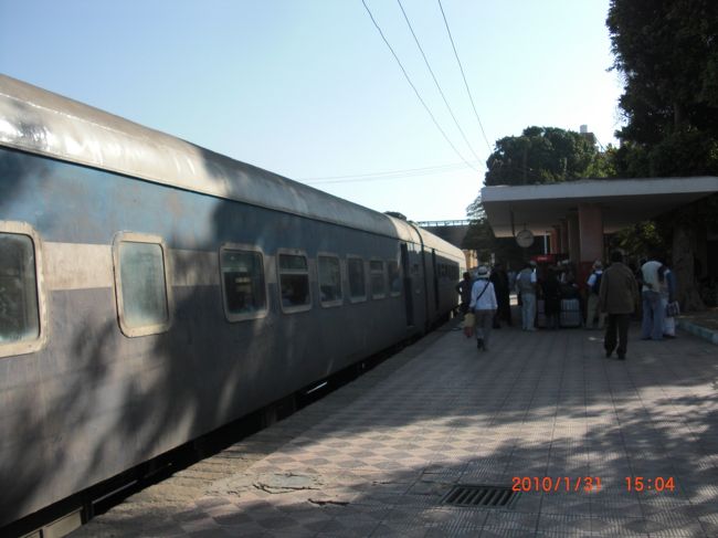 本日は、寝台列車でアスワン〜ピラミッドのあるギザへまいります。 <br /><br />