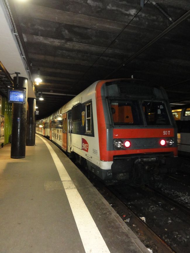 再度、地下鉄とRER線を乗り継いで今度はTour Eiffel駅へ。<br />