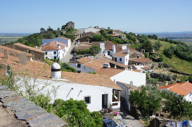 ホテルを出て城壁へ。<br />坂登るの大変だった・・・