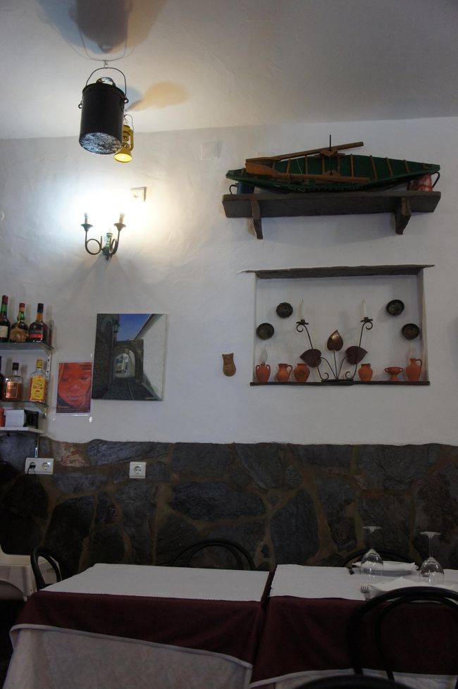 小さなレストランを見かけて入ったら、<br />日本人の４人組に出会いました。