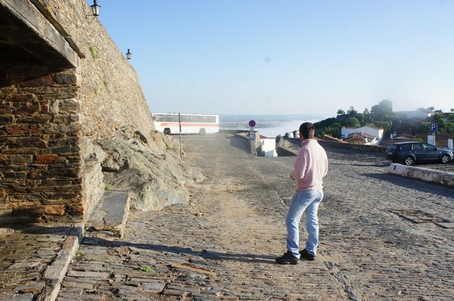 しばらく待ったらバスが来た。<br />不安になるんすよ、時間どおりに来てくれないと。