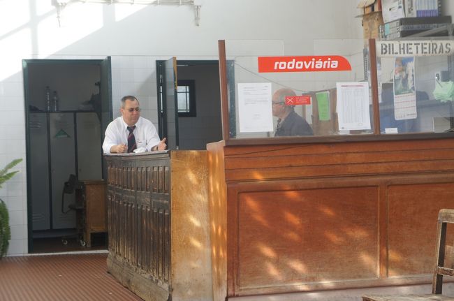 何やら話し込んでいるおじさんたち。