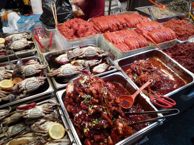 やっぱ王道のケジャンと明太子を買おう。<br />試食させてもらって、ヤンニョムケジャンと明太子を500gづつ購入。<br /><br />ちなみにカンジャンケジャンは一番小さい蟹で1?W20000（1500円）。<br />持ってきた保冷材を添えて、さあ、旅も終わりです。<br /><br /><br />