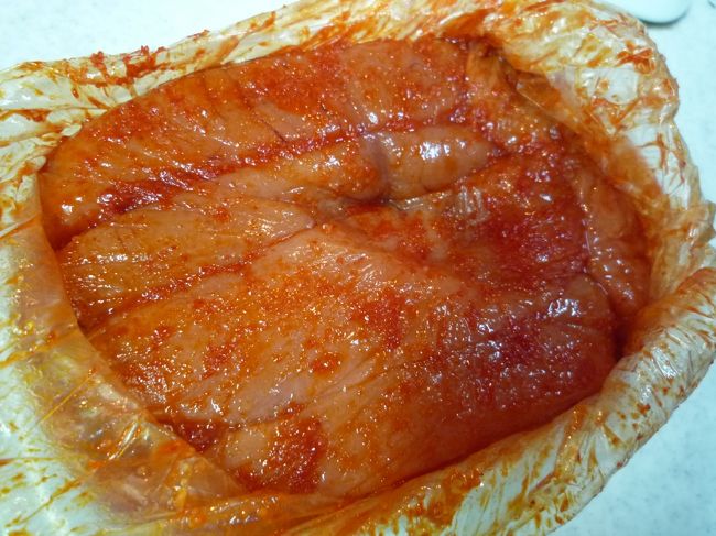 お土産その3。<br />同じく広蔵市場で買った「明太子」500gW10000（750円）<br />うまいっ！て訳ではないけど普通に遜色ない明太子。<br />日本で売ってる安物明太よりはずっとおいしいけど高級明太には負ける。<br />韓国の明太子は日本のとは違ってあまりダシの風味がしないよね。<br /><br />今回も1人で果敢に食べて来て体重怖いのでしばらく摂生しまーす。<br />