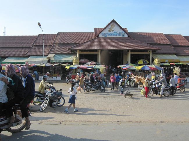 最終日は街中をひた走り、郊外のベンメリアへ。<br />ジブリの人気映画『天空の城ラピュタ』のイメージモデルだとも言われています。<br />