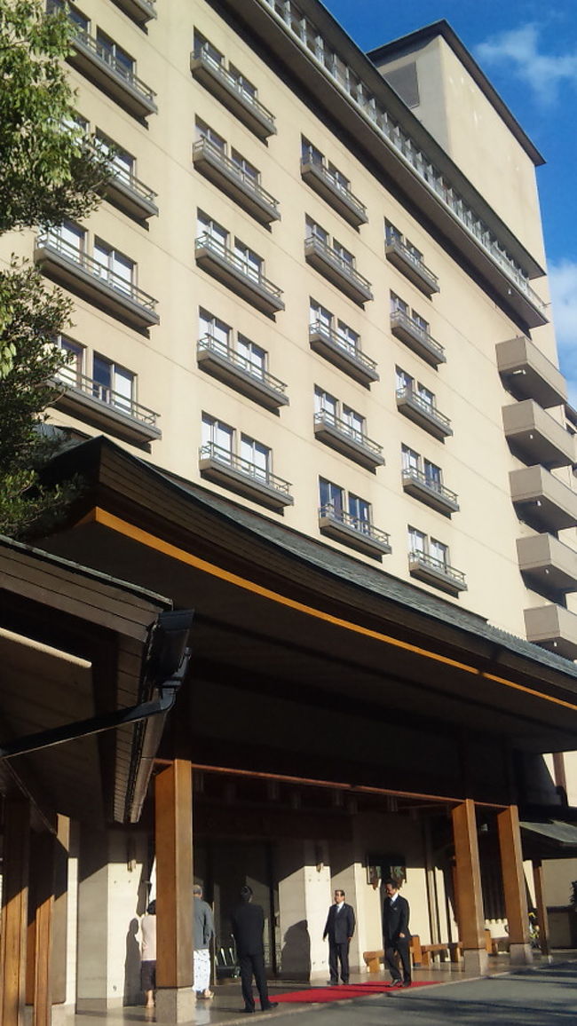 そして、11時前には水明館に到着してしまいました。。。<br /><br />まだ今日チェックアウトの人たちがフロントに溢れている状態でした。。。