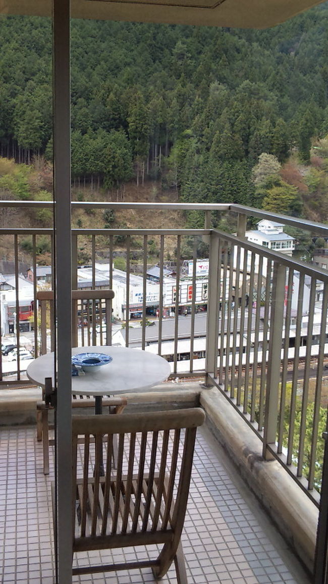 バルコニーもあり、ここでオットはたばこタイムを満喫。