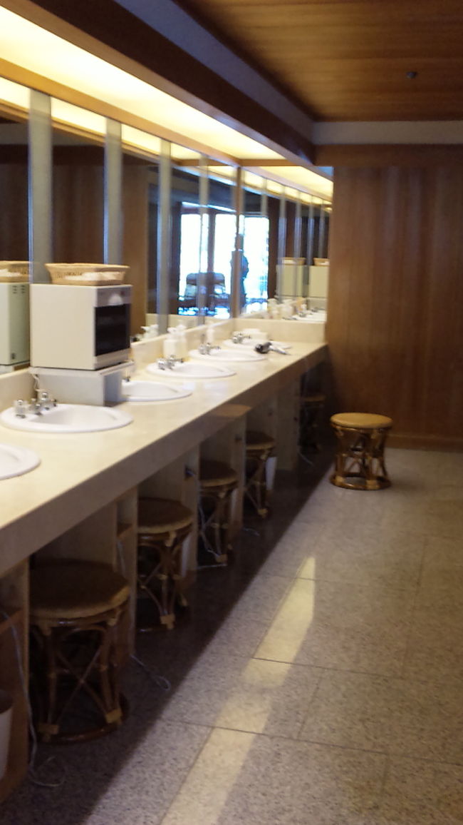 この洗面台、床暖房になってて気持ちよかった！