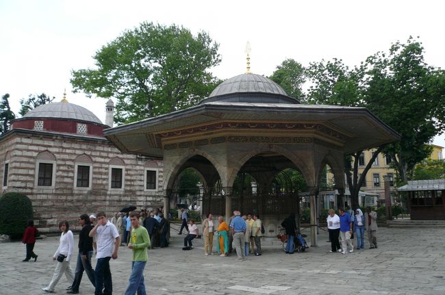 モスクの泉亭（清めの泉）